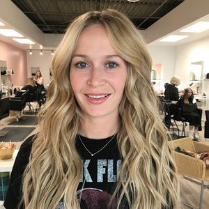 Meet your Posher, Chloe